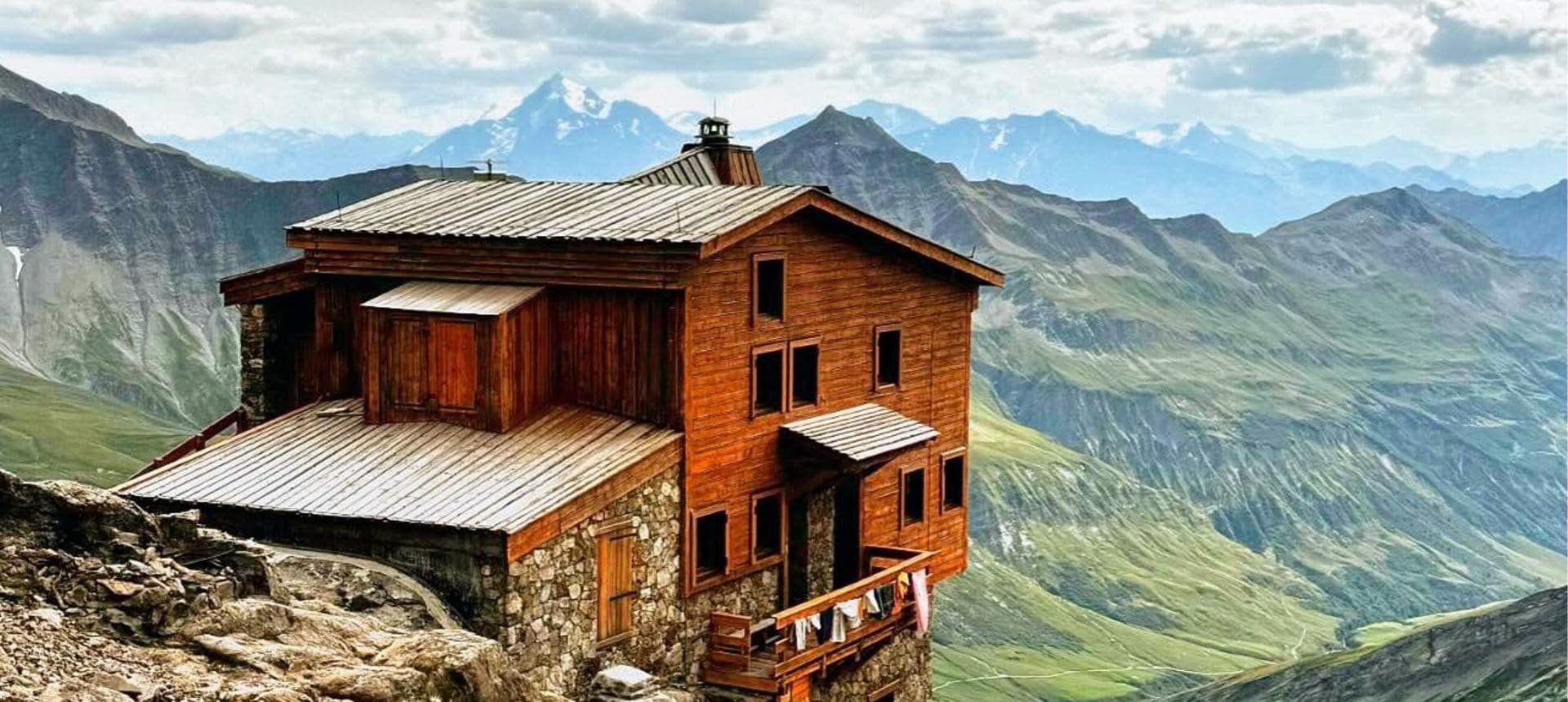 Refuge de montagne sur le tour du mont Blanc