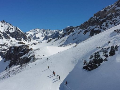 Marcher avec des crampons : le guide pour randonneurs Marcher avec des crampons : le guide pour randonneurs