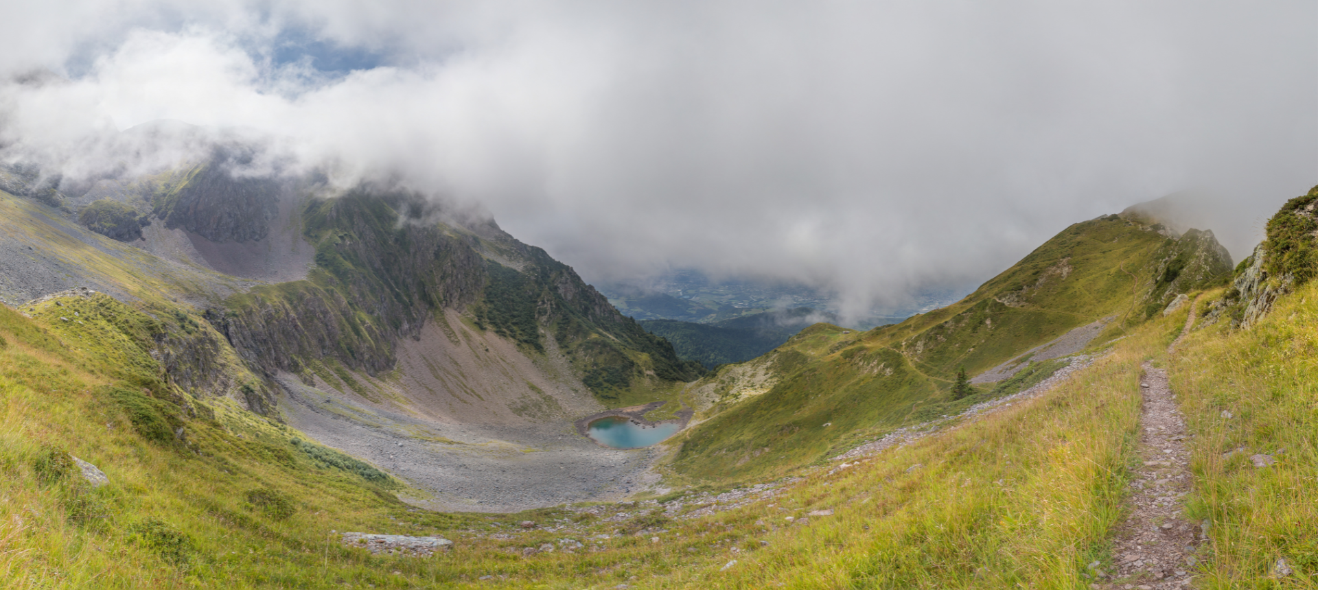 Le massif de Belledonne réputé pour ses nombreux lacs de montagne