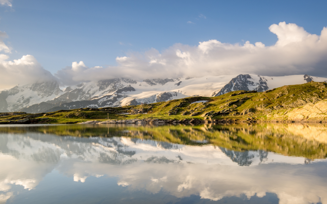 Vue splendide sur les glaciers des Ecrins depuis le plateau d'Emparis