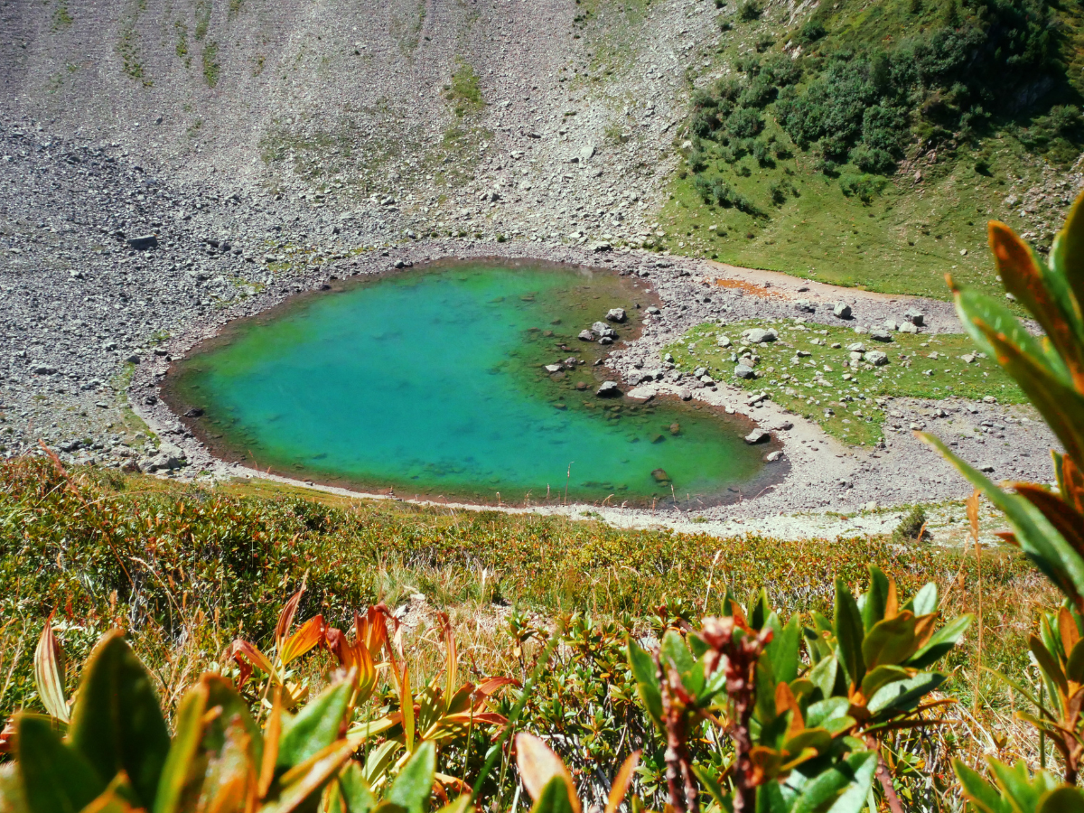 lac en forme de coeur dans le massif de Belledonne