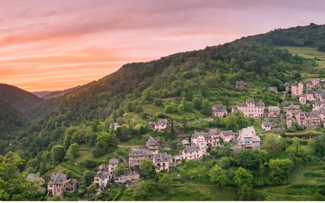 Vue panoramique sur Conques un étape incontournable du pélerinage de Compostelle