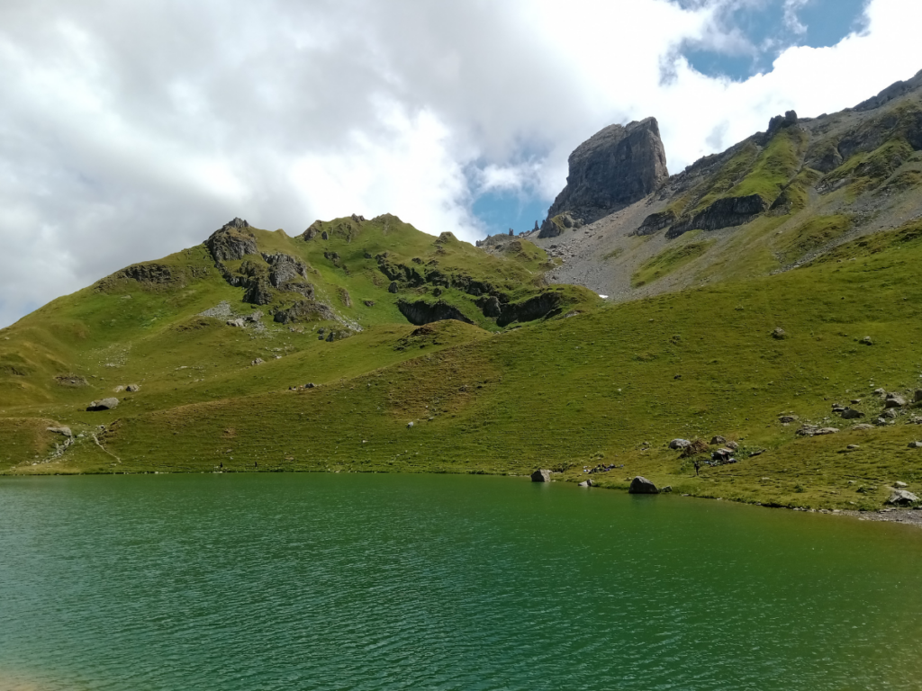 La lac d'amour avec vue sur la Pierra Menta, emblème du Beaufortain