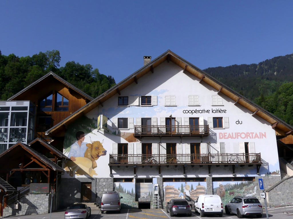 La coopérative de Beaufort est le lieu incontournable pour déguster tous les fromages du Beaufortain dont le fameux Beaufort.