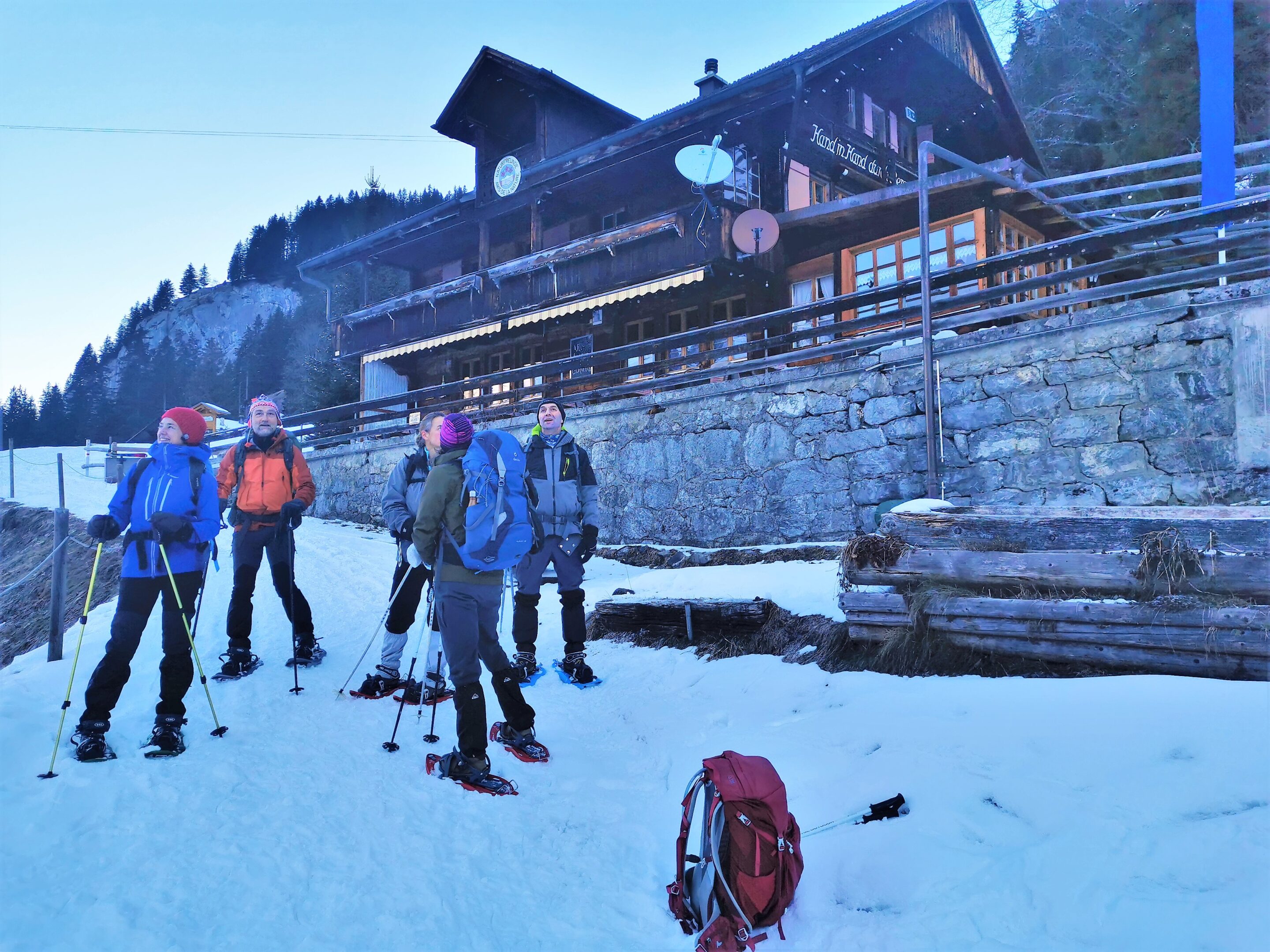 chalet-auberge-griesalp-oberland©christian-moser randooneur avant le départ du refuge