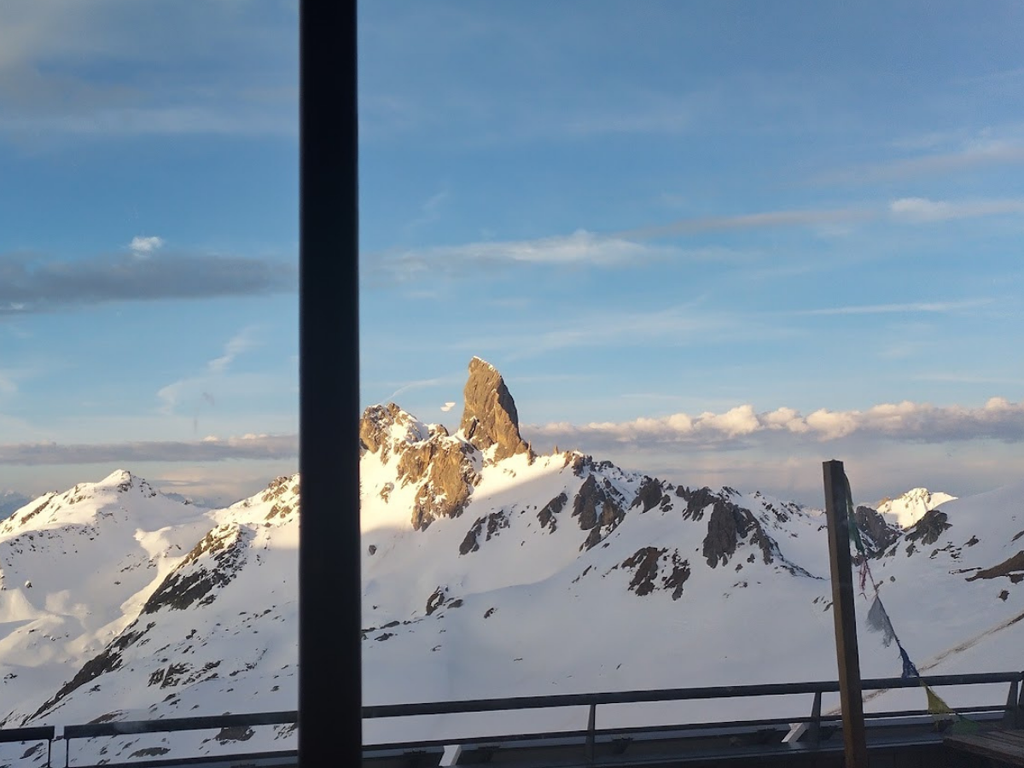 Lever de soleil sur la Pierra Menta, icone du Beaufortain, depuis le refuge de Presset